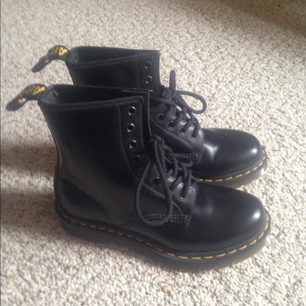 DOC MARTENS *LIKE NEW* size 7